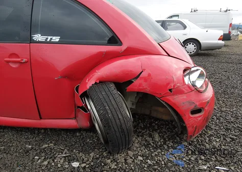 2000 Volkswagen New Beetle Glx z USA, uszkodzony, nr VIN 3VWDD21C3YM499165